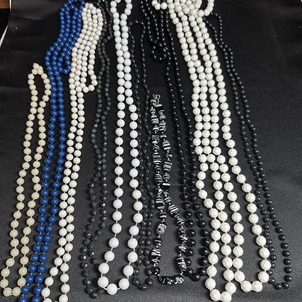 J442 Bulk Bundle of 10 Vintage Molded Bead Necklaces